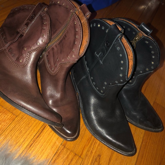 SOLD !!!!!!!    Leather Ankle Boots - Picture 2 of 3